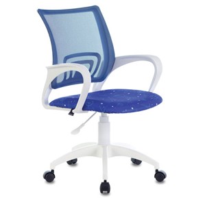 Кресло компьютерное Brabix Fly MG-396W (с подлокотниками, пластик белый, сетка, темно-синее с рисунком "Space") 532405 в Подольске