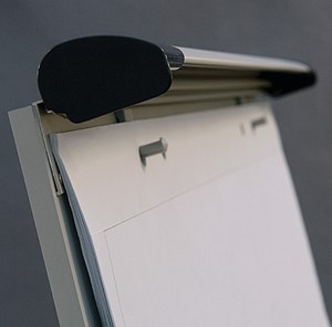Доска-флипчарт магнитно-маркерная 2х3, TF02/2011, 70x100 см, передвижная, держатели для бумаги в Подольске - предосмотр 8